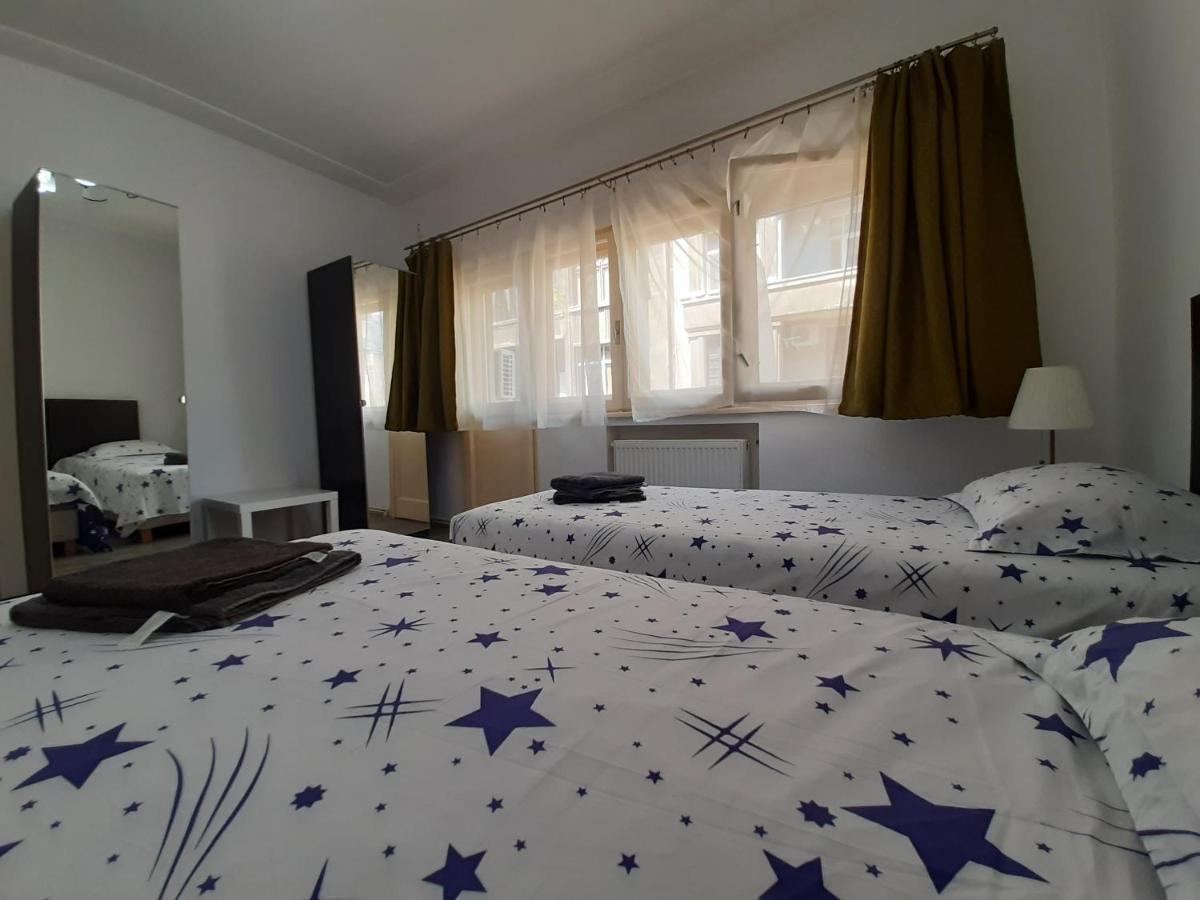 Four Rooms Apartment Central Bukarest Exteriör bild